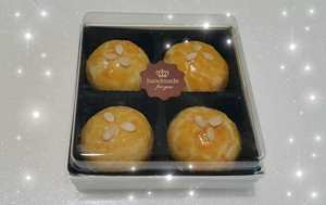 Yolk pastry mooncake